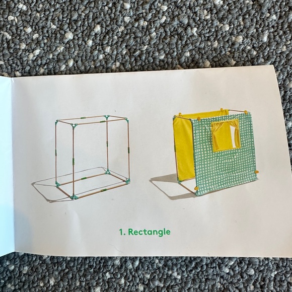 Lovevery Storyteller Tent and 2 puppets - Picture 6 of 7